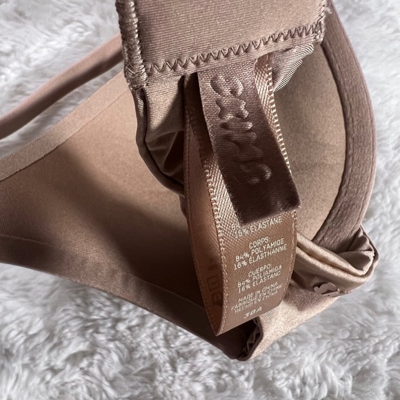 Skims Womens Fits Everybody Wireless Plunge Bra Tan Nude Size 30A RN158973 - Picture 8 of 11